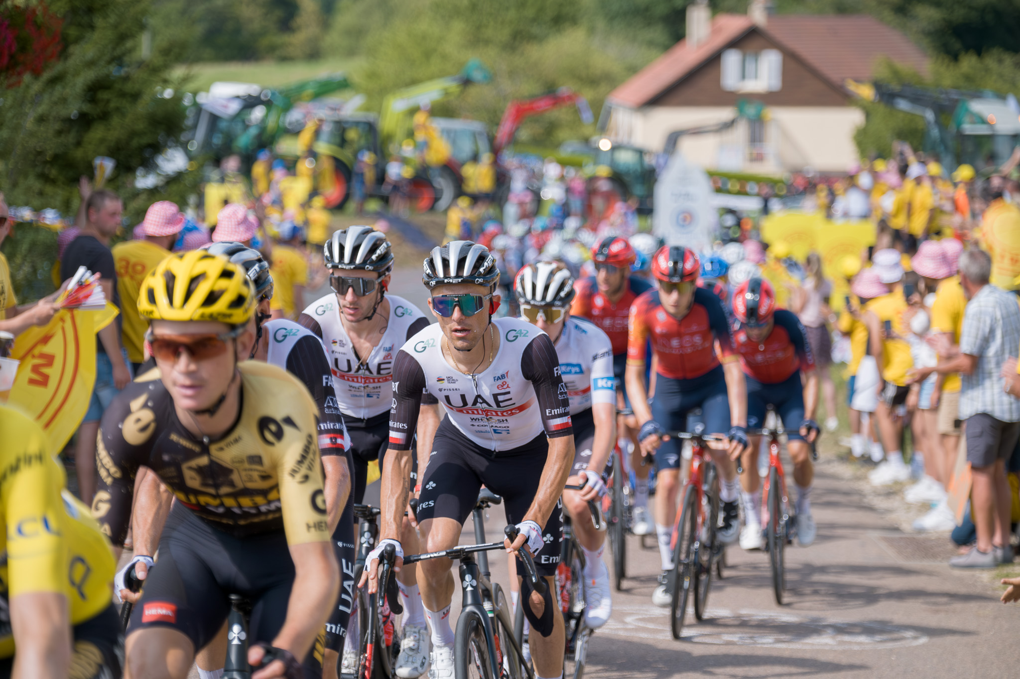 Passage des coureurs à la fan zone du Tour de France dans le Jura