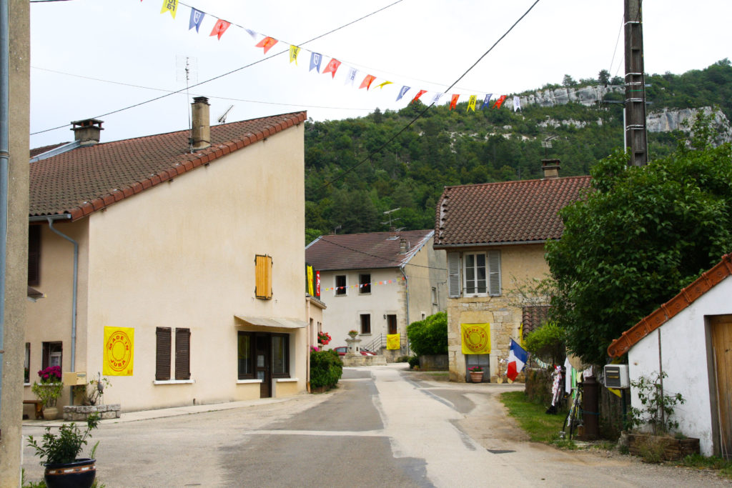 Valzin en Petite Montagne, décoré pour le Tour de France 2023