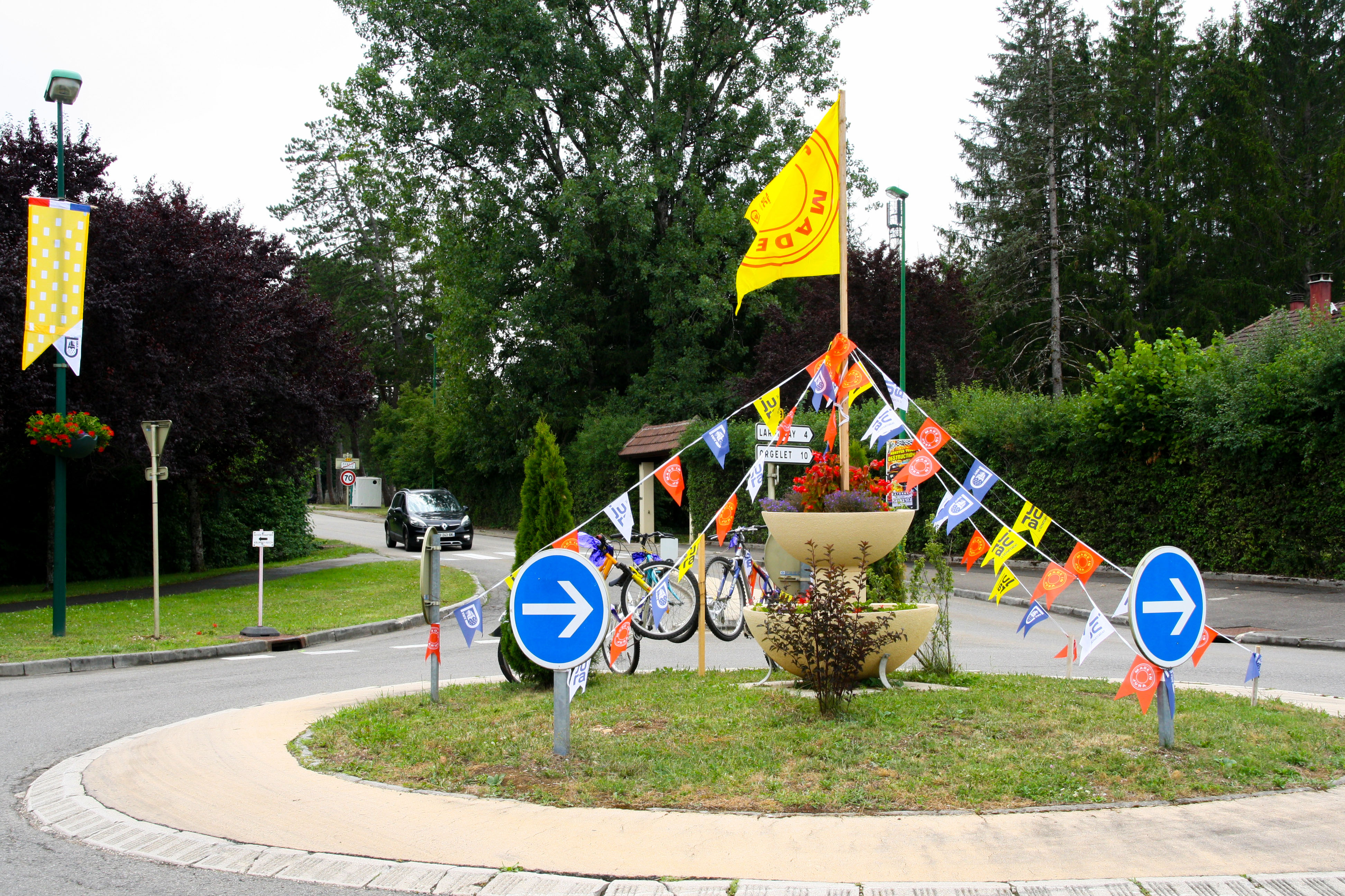Doucier, décoré pour le Tour de France