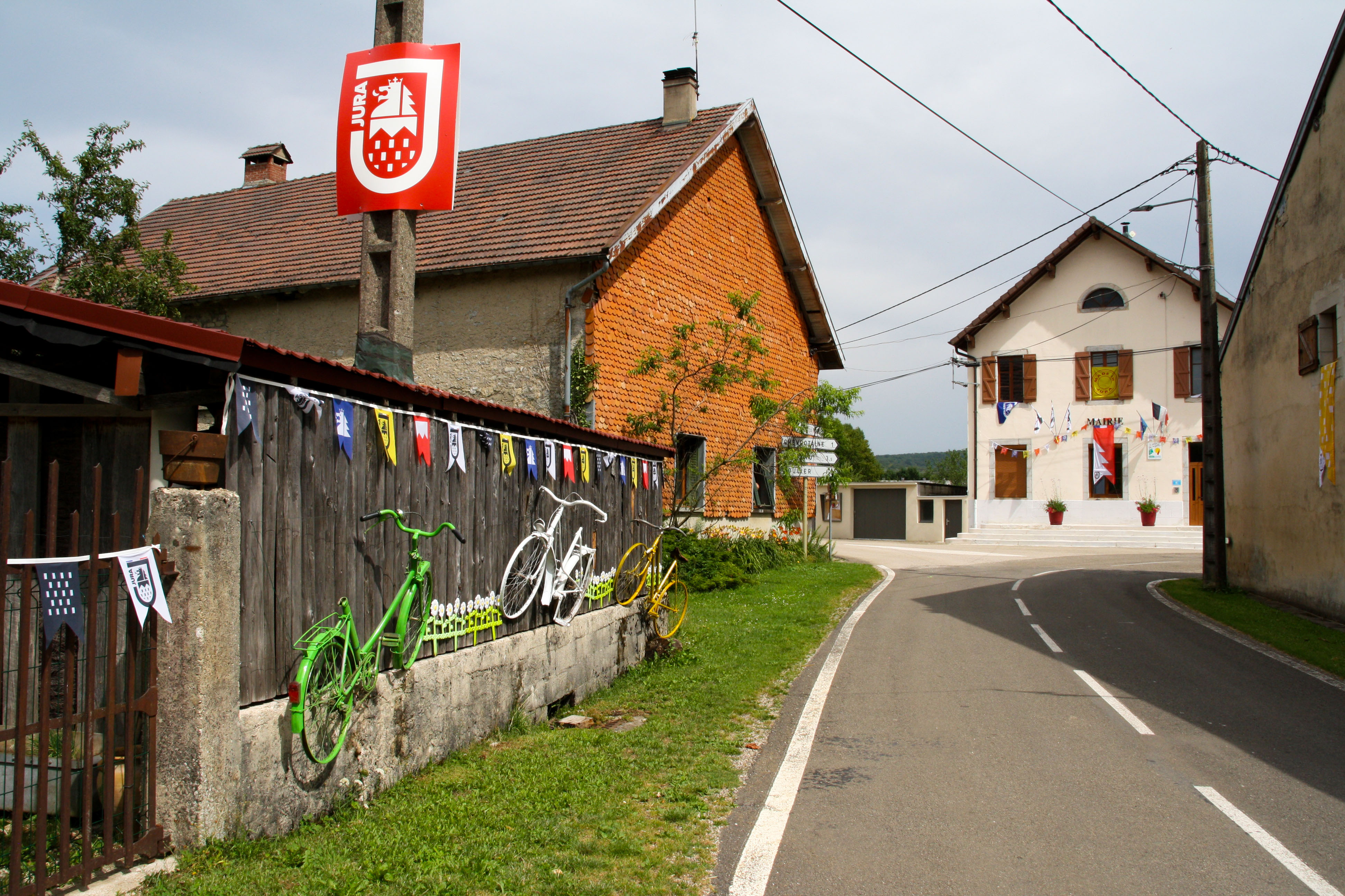 Saffloz, décoré pour le Tour de France 2023